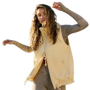 NWOT Free people round and round puffer vest